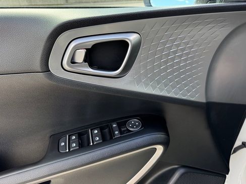 Used 2023 Kia Soul LX image 35