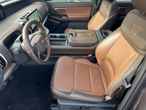 Used 2025 Ford Expedition King Ranch image 9