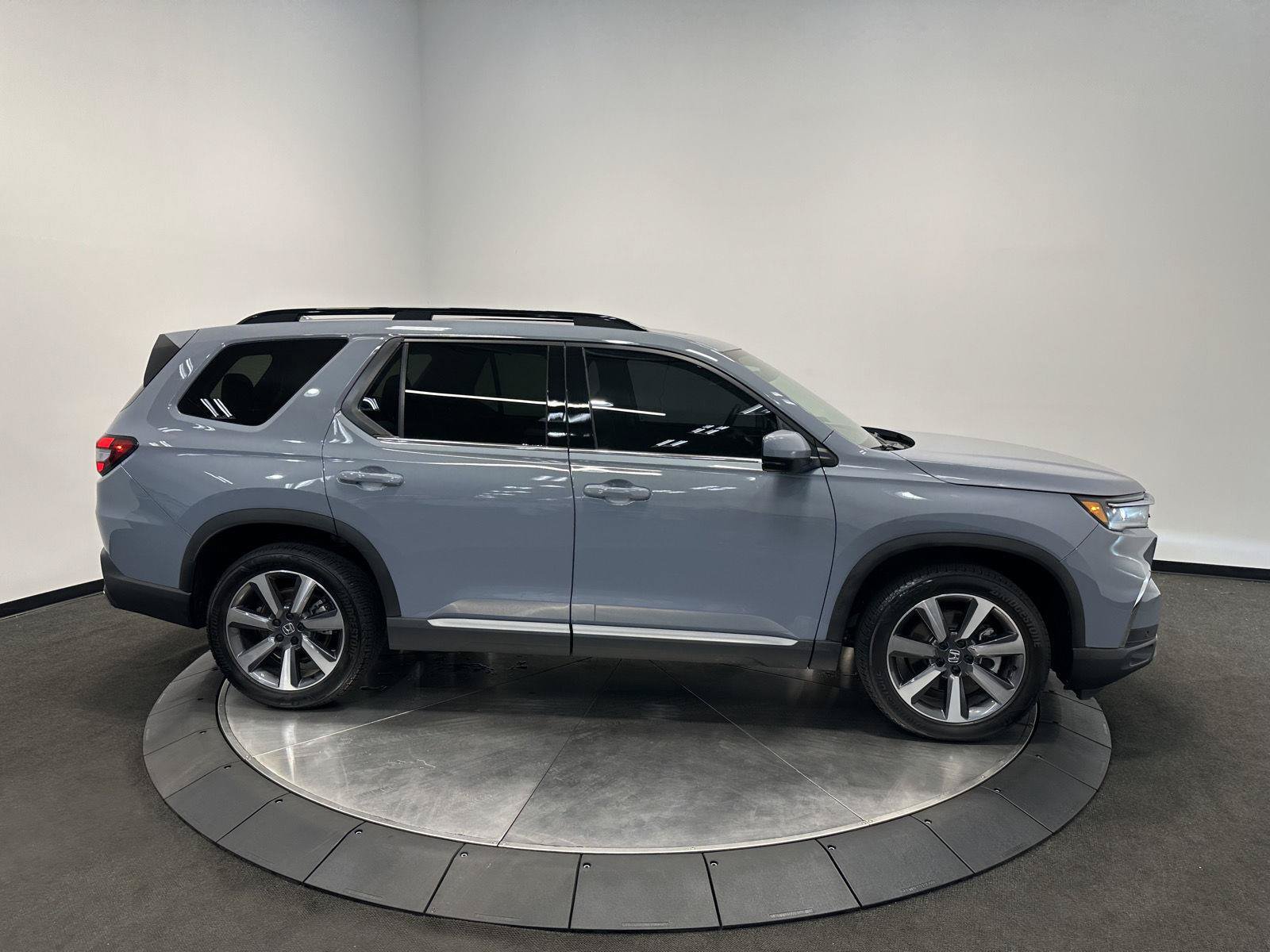 Certified 2025 Honda Pilot Elite image 8