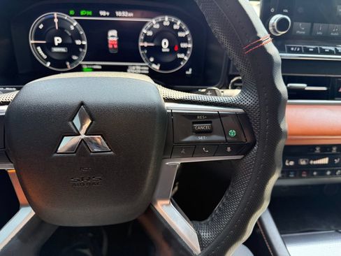 Used 2023 Mitsubishi Outlander 4WD Plug-In Hybrid image 20