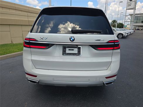 Used 2025 BMW X7 xDrive40i AWD/4WD image 4