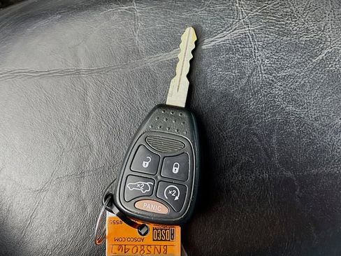 Used 2011 Chrysler 200 Limited image 9