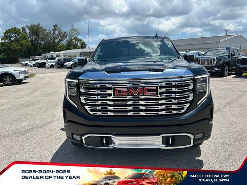 Used 2023 GMC Sierra 1500 Denali w/ Technology Package AWD/4WD image 2