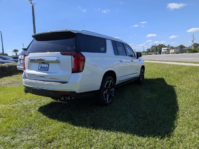 Used 2022 GMC Yukon XL Denali w/ Max Trailering Package AWD/4WD image 3