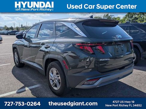 Used 2025 Hyundai Tucson SE image 2