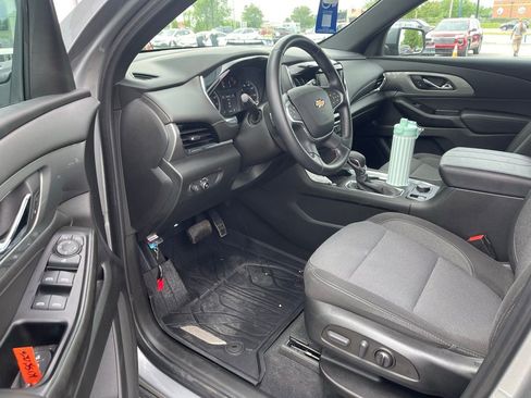 Used 2023 Chevrolet Traverse LT w/ LPO, Floor Liner Package FWD image 5