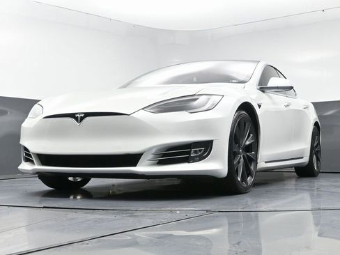 Used 2020 Tesla Model S Long Range Plus image 54