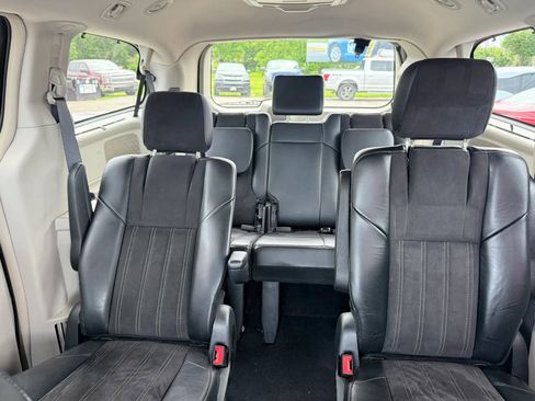 Used 2014 Chrysler Town & Country Touring-L FWD image 14