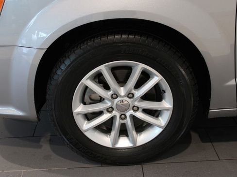 Used 2019 Dodge Grand Caravan SXT FWD image 28