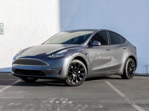 Used 2020 Tesla Model Y Long Range AWD/4WD image 3