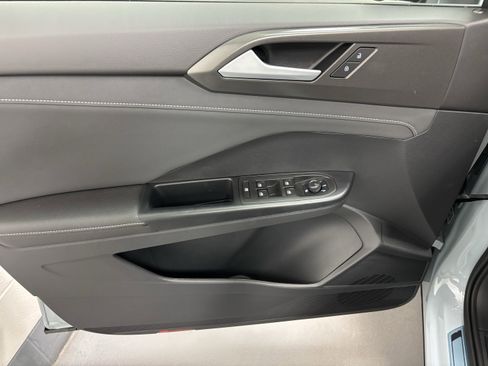 New 2025 Volkswagen Taos SE image 2