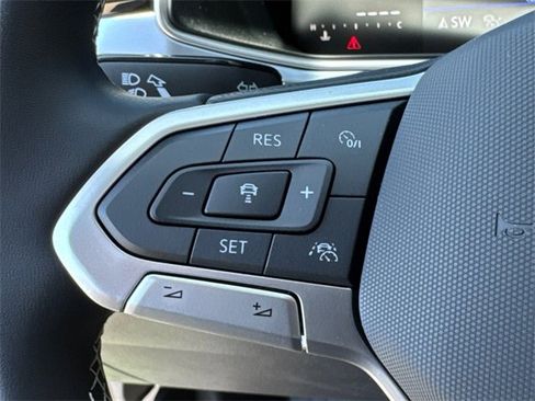 New 2025 Volkswagen Taos SE image 40