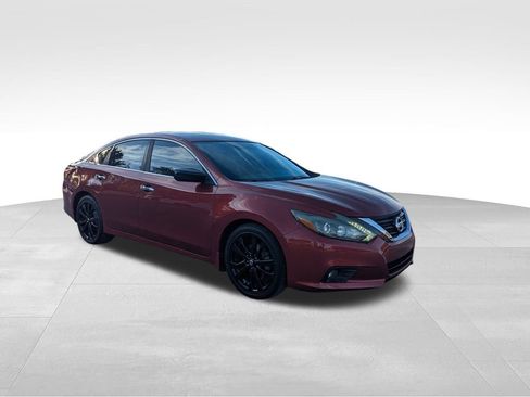 Used 2017 Nissan Altima 2.5 SR w/ Midnight Edition Package image 2