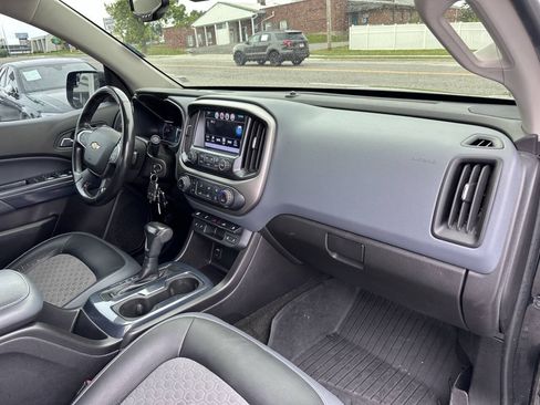 Used 2017 Chevrolet Colorado Z71 AWD/4WD image 10