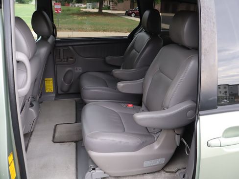 Used 2009 Toyota Sienna XLE FWD image 20