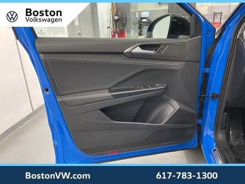 Used 2025 Volkswagen Taos SE image 27