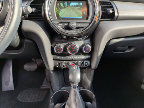 Used 2018 MINI Cooper 2-Door Hardtop image 29