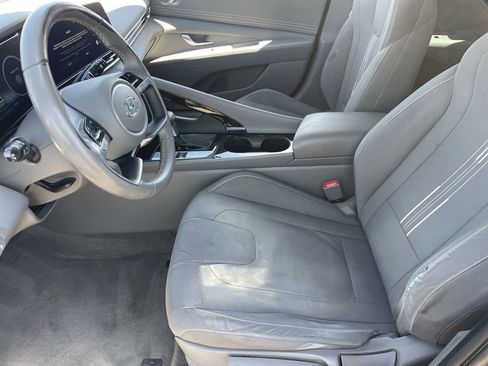 Used 2023 Hyundai Elantra SEL w/ Convenience Package FWD image 18
