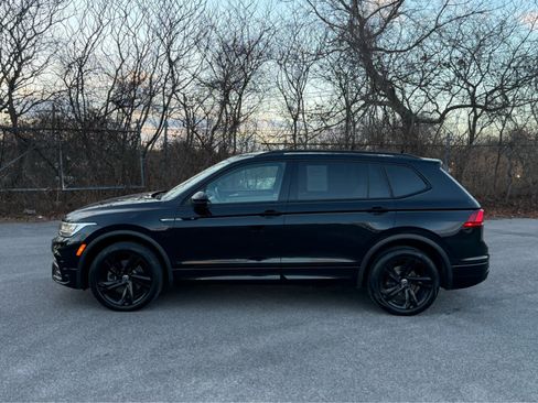 Certified 2023 Volkswagen Tiguan SE R-Line image 4