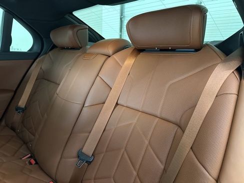 Used 2024 BMW i7 xDrive60 w/ Premium Package image 65