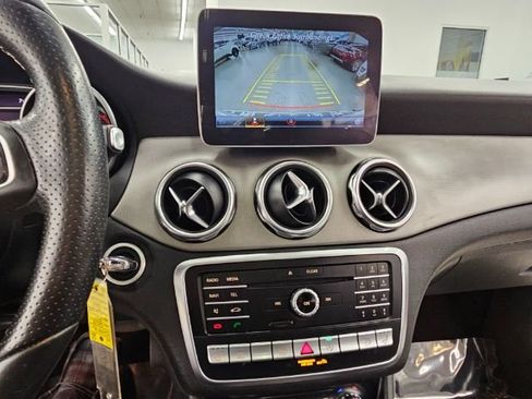 Used 2018 Mercedes-Benz GLA 250 4MATIC w/ Premium Package image 16