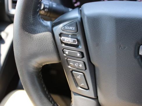 Used 2024 Nissan Frontier SL AWD/4WD image 19