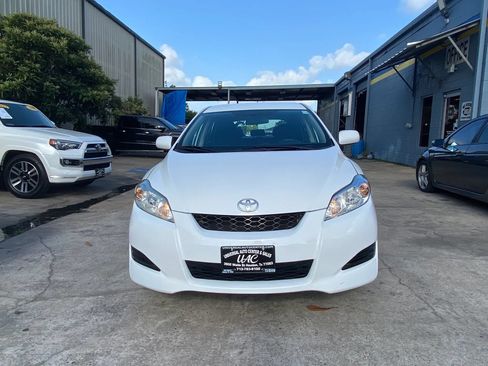 Used 2011 Toyota Matrix FWD image 2