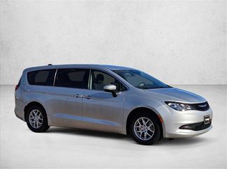 Used 2022 Chrysler Voyager LX video 3