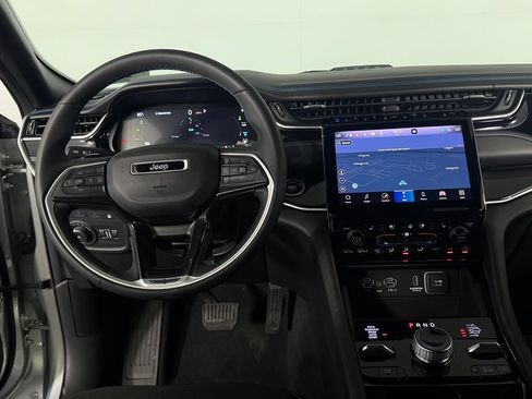 Used 2022 Jeep Grand Cherokee Trailhawk AWD/4WD image 16