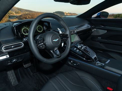 Used 2025 Aston Martin V8 Vantage Coupe RWD image 14