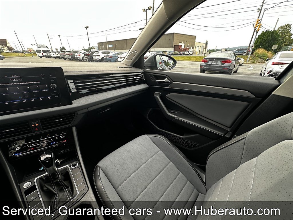 Used 2026 Volkswagen Jetta SE FWD image 19