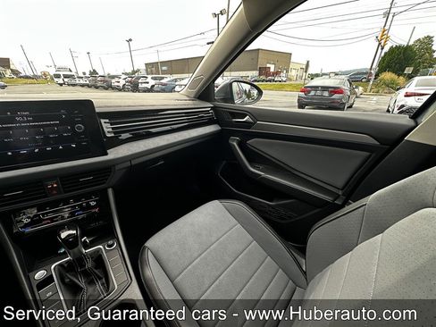 Used 2026 Volkswagen Jetta SE FWD image 19