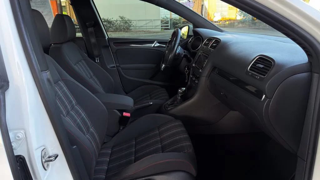 Used 2011 Volkswagen GTI 4-Door FWD image 27