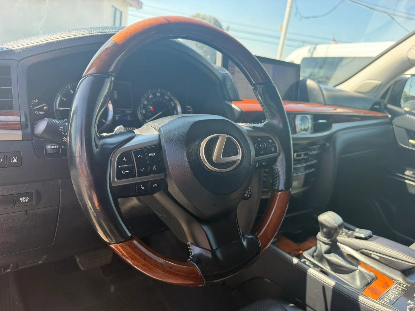 Used 2017 Lexus LX 570 4WD w/ Luxury Package image 12