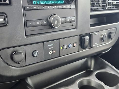 Used 2022 Chevrolet Express 3500 w/ Power Convenience Package RWD image 16