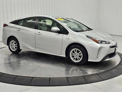 Used 2019 Toyota Prius XLE AWD/4WD image 7