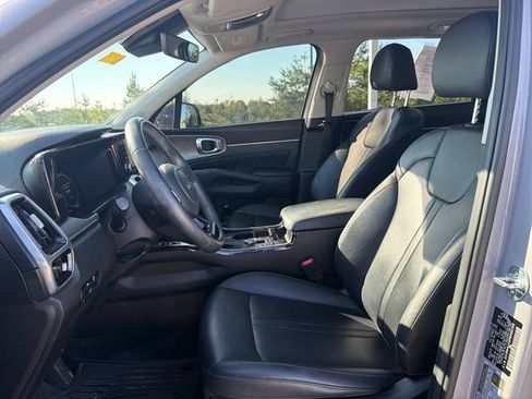 Used 2023 Kia Sorento SX FWD image 9