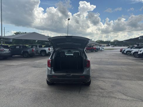 Used 2023 GMC Acadia SLT w/ Elevation Edition FWD image 4