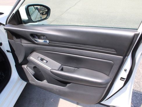 Used 2022 Nissan Altima 2.5 S FWD image 21
