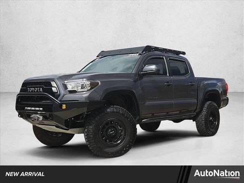 Used 2017 Toyota Tacoma TRD Off-Road w/ Tow Package (A/T) AWD/4WD image 1