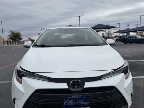 Used 2023 Toyota Corolla LE image 2