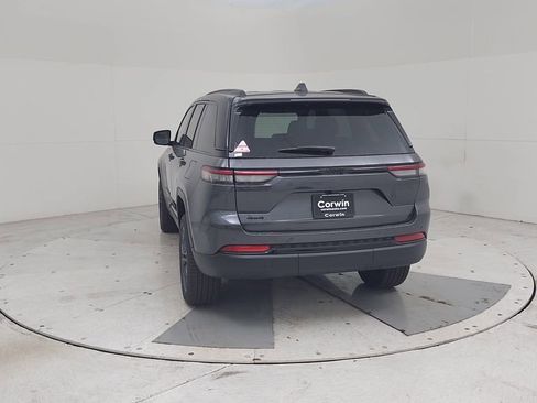 New 2025 Jeep Grand Cherokee Limited image 12