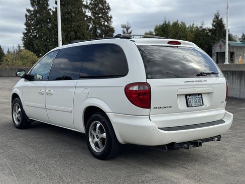 Used 2006 Dodge Grand Caravan SXT image 3