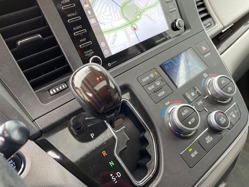 Used 2019 Toyota Sienna XLE Premium image 22