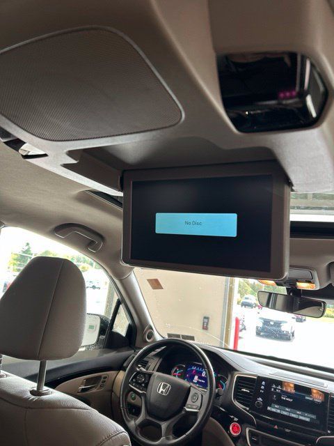 Used 2021 Honda Pilot Touring image 8