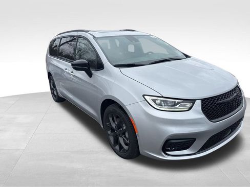 New 2026 Chrysler Pacifica Limited AWD/4WD image 8