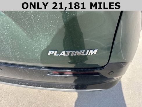 Used 2025 Toyota Sienna Platinum image 4