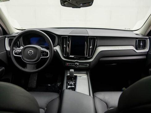 Used 2025 Volvo XC60 B5 Plus image 9