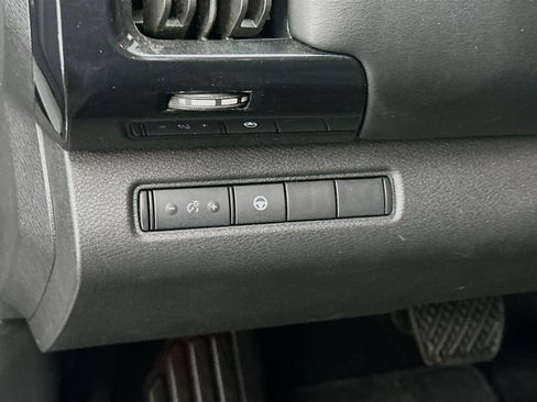 Used 2024 Nissan Pathfinder SV image 17