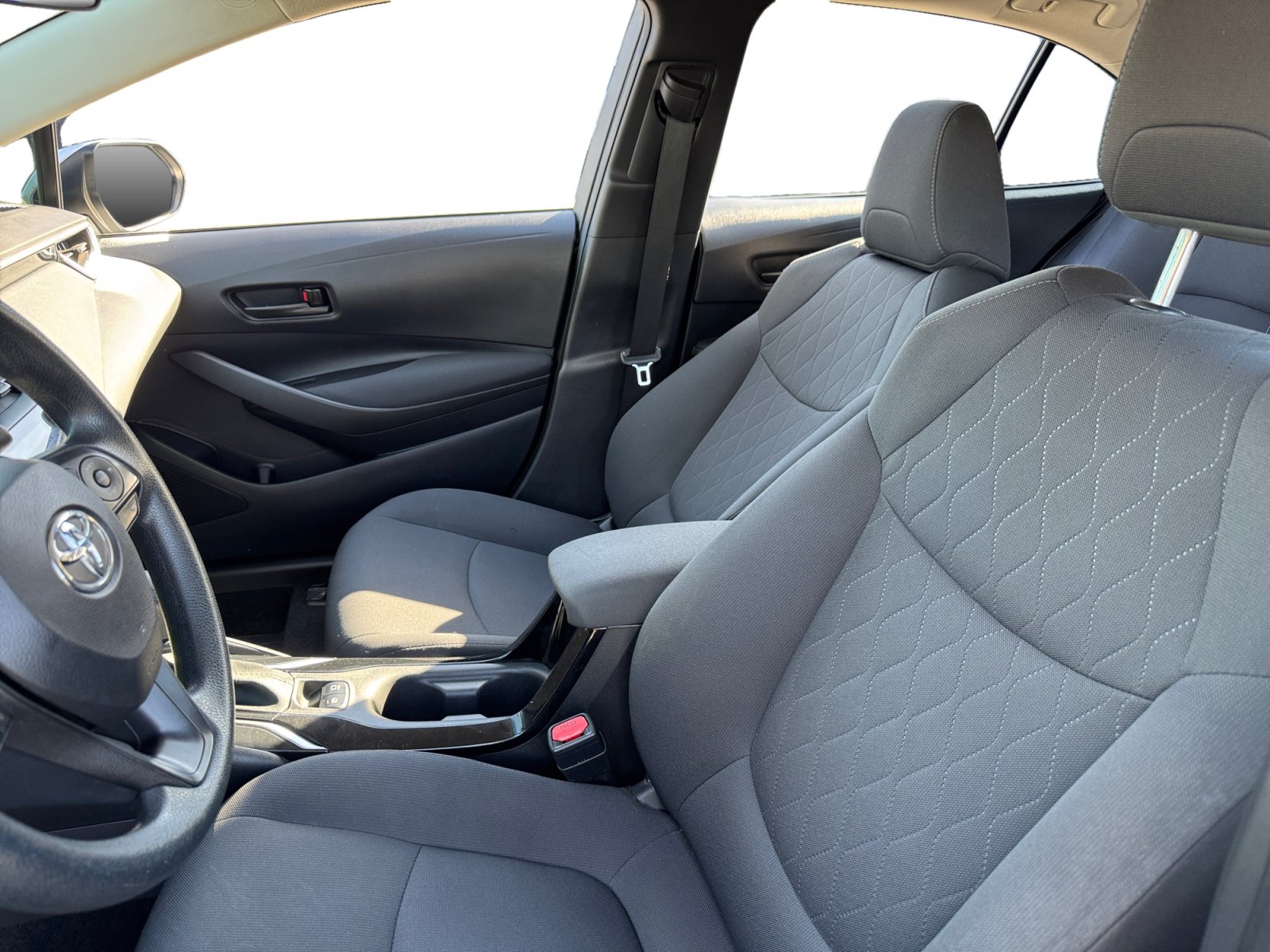 Used 2022 Toyota Corolla LE w/ Carpet Mat Package (TMS) FWD image 9